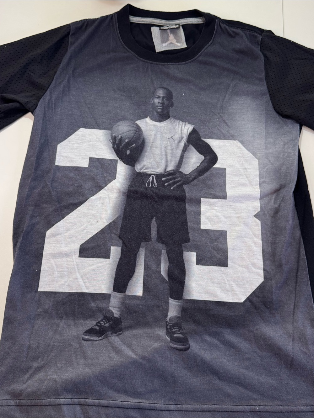 Jordan Men’s Black and White Number 23 Graphic Short-Sleeve Tee boys Medium